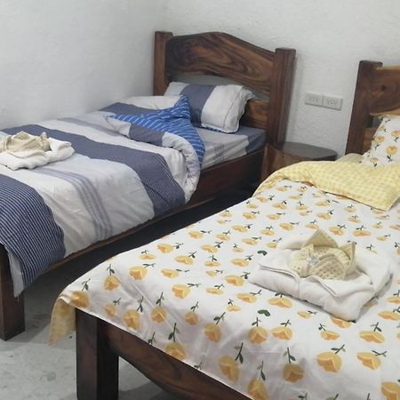 Panda Guest House Корон Екстериор снимка