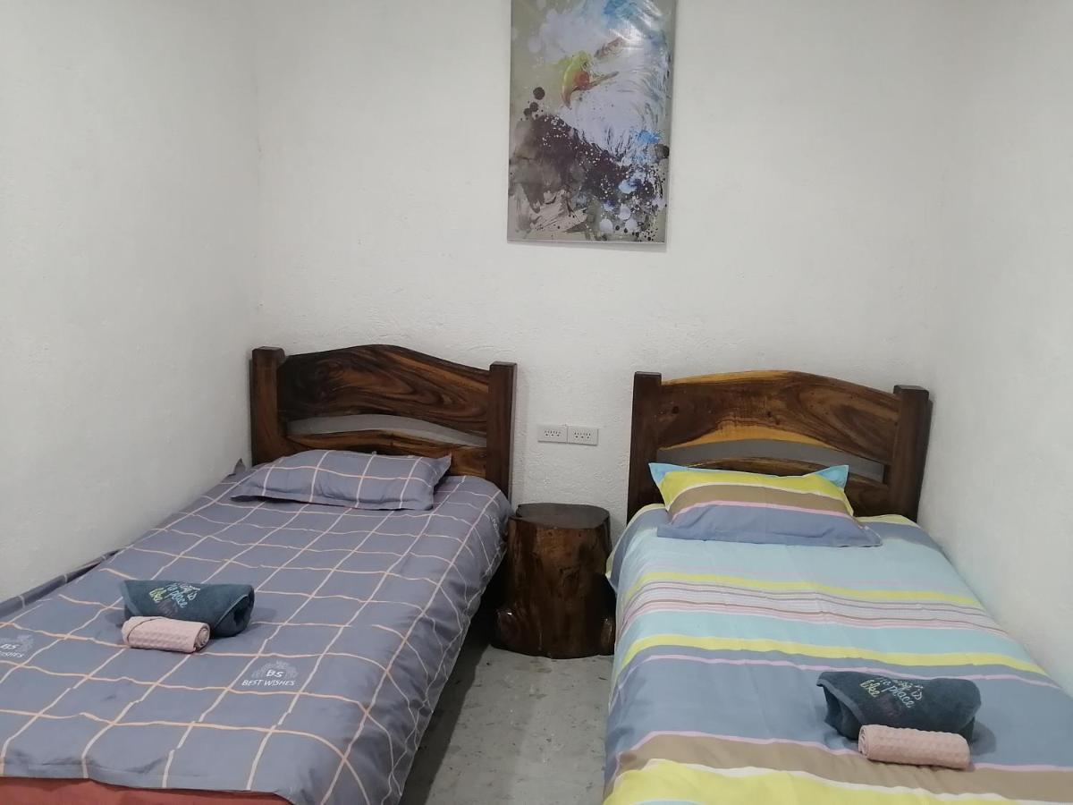Panda Guest House Корон Екстериор снимка