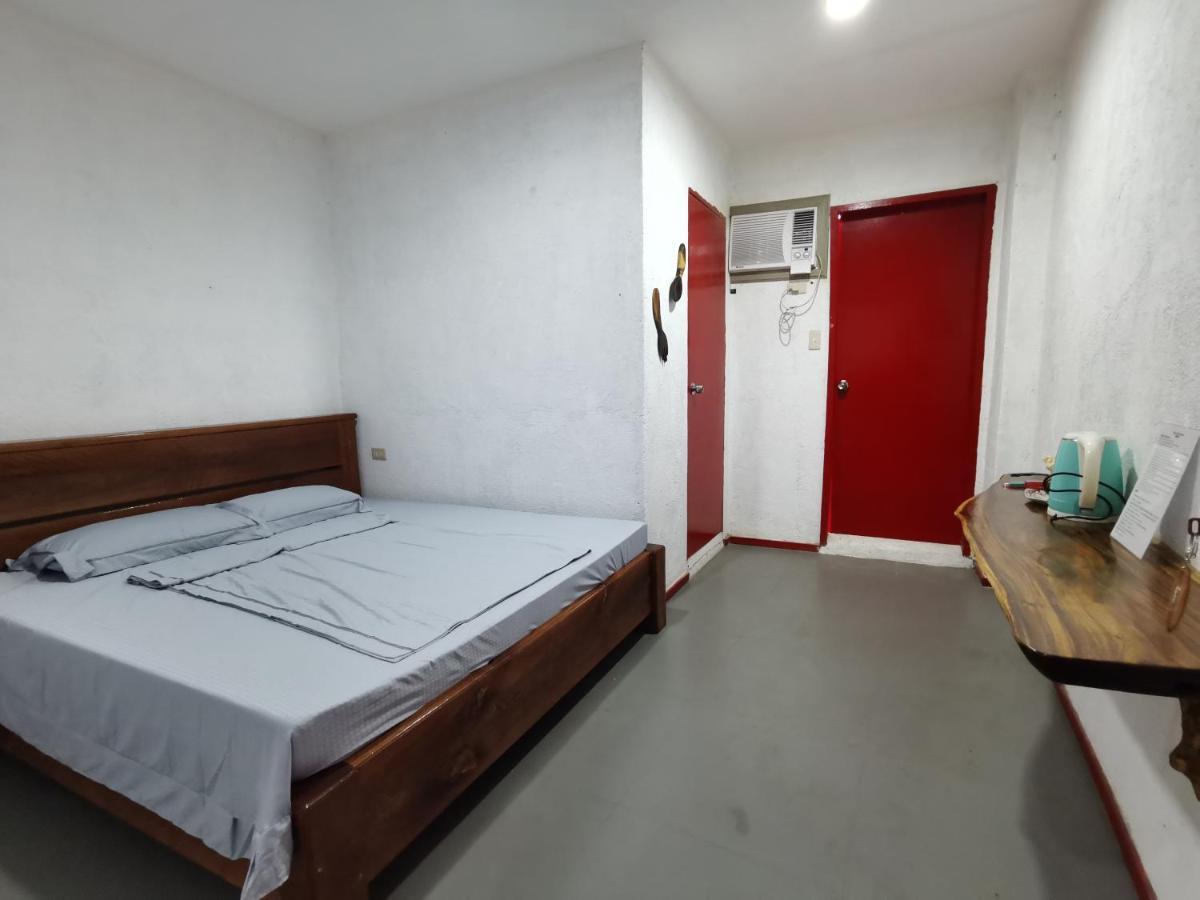 Panda Guest House Корон Екстериор снимка