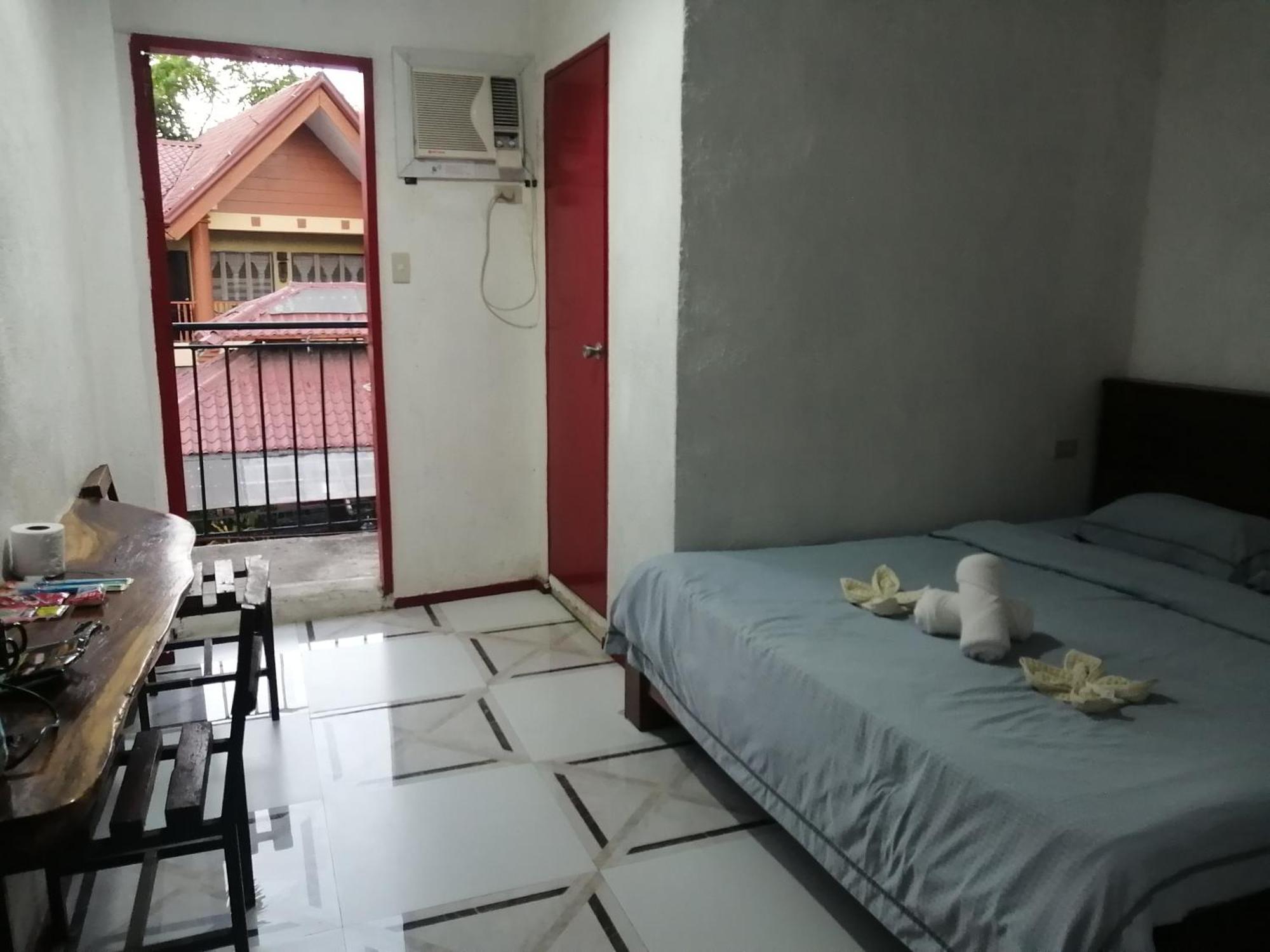 Panda Guest House Корон Екстериор снимка