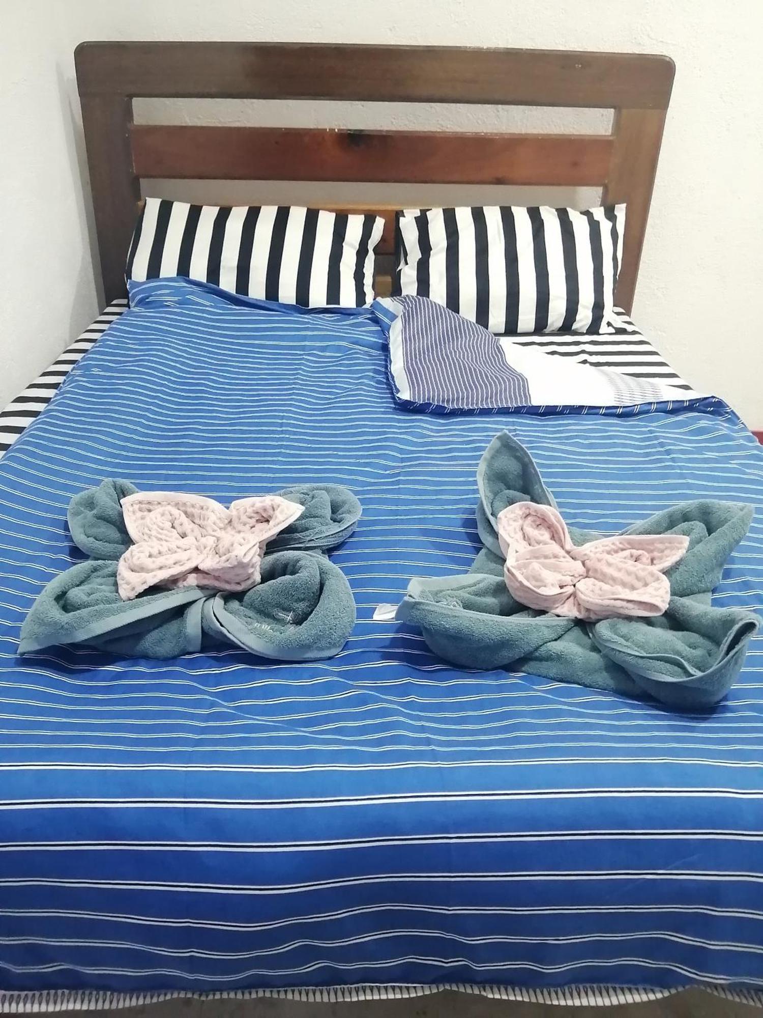 Panda Guest House Корон Екстериор снимка