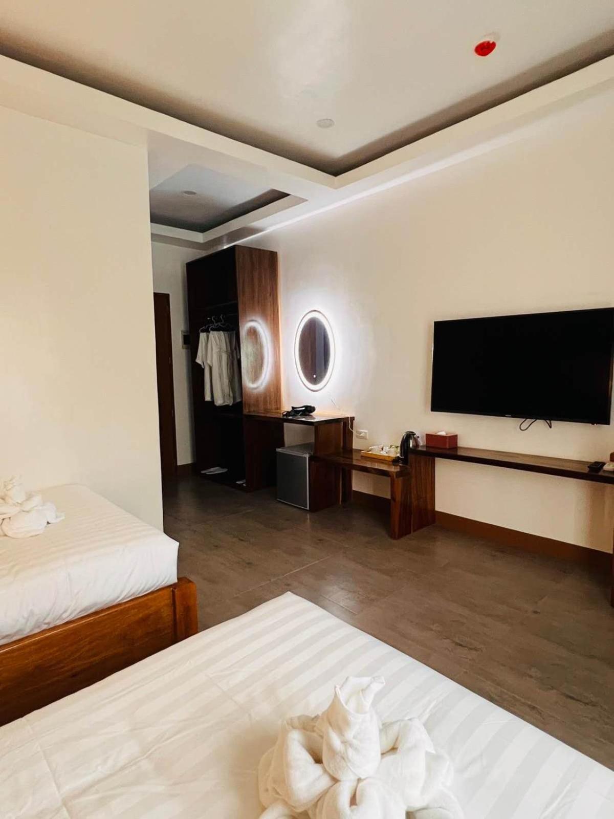 Panda Guest House Корон Екстериор снимка